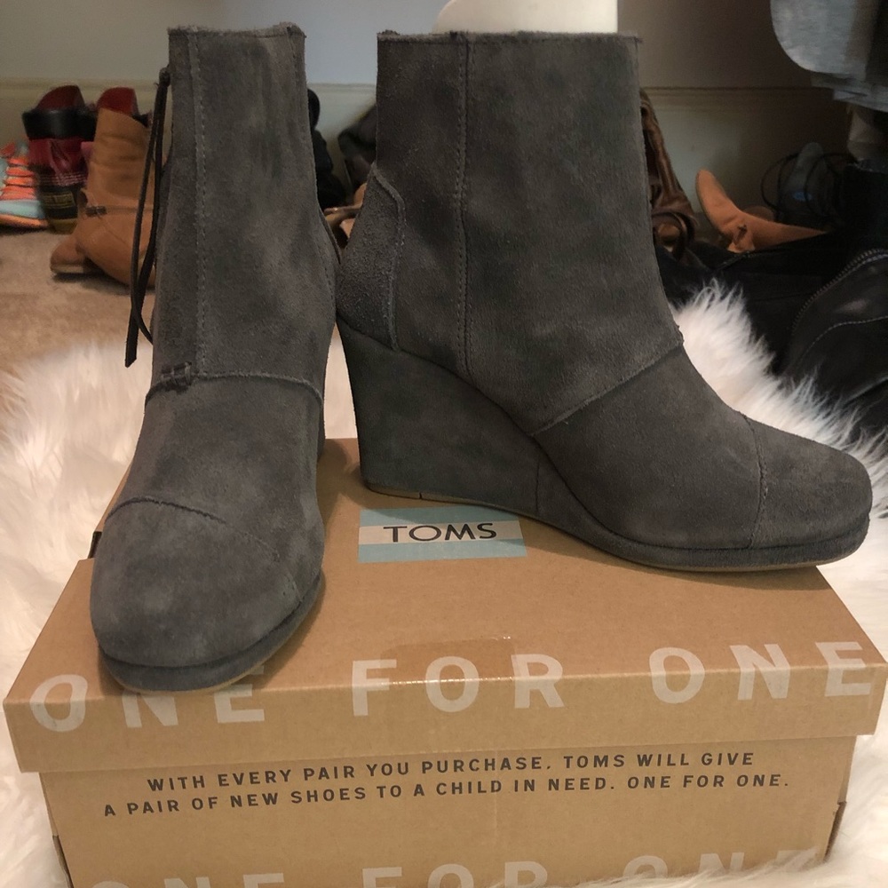 TOMS desert wedges